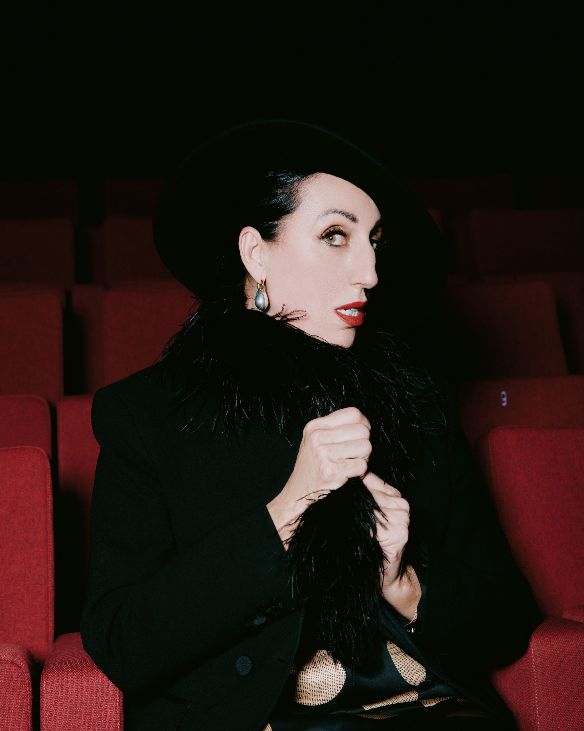 ​Rossy de Palma: “Antes íbamos al cine para sumergirnos en una ficción; hoy, la realidad se siente igual de increíble, y vamos en busca de coherencia” 