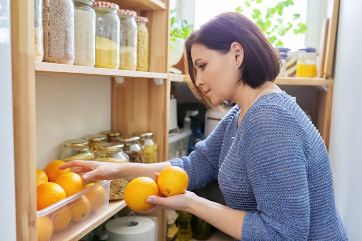 7 cosas que una madre agradece tener siempre a mano en la nevera o despensa