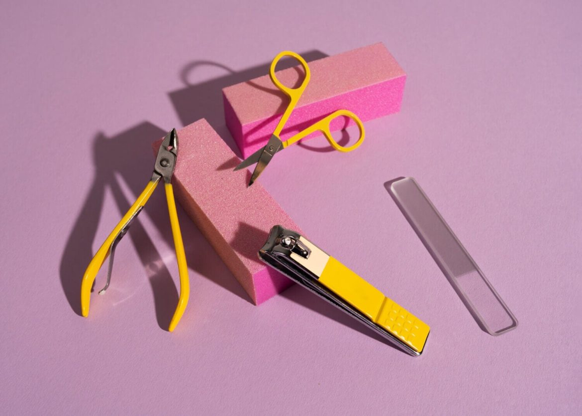 Cortaúñas, limas y más: cómo limpiar tu kit de manicura correctamente