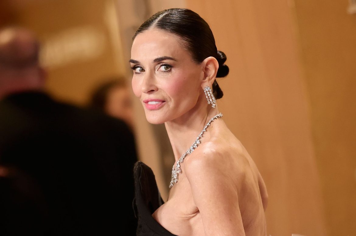 ​Demi Moore se pronuncia sobre los extraterrestres: “Nunca los he visto. Pero mis hijas dicen que el extraterrestre soy yo” 