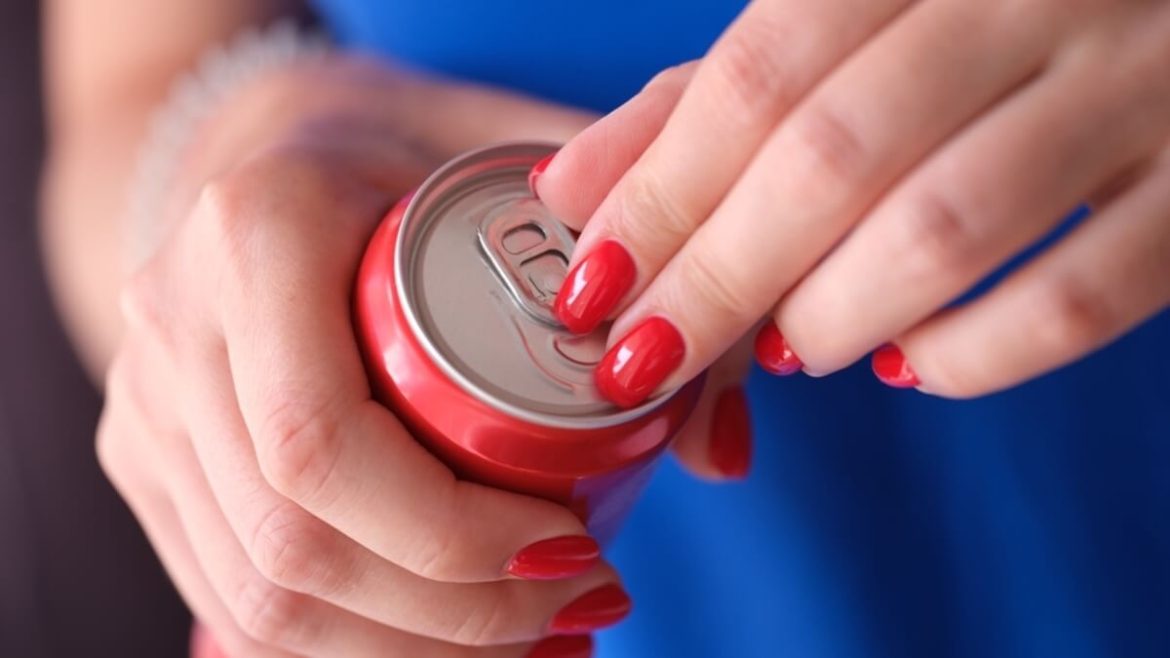 6 hábitos que descaman y debilitan las uñas poco a poco