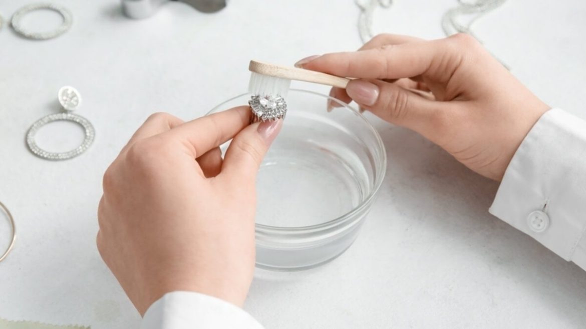 Cómo limpiar tus joyas con diamantes según expertos de la AGS