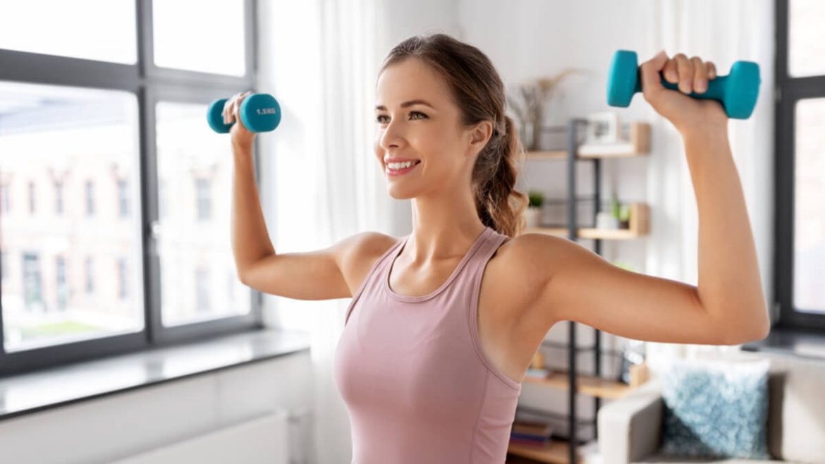 Mancuernas en casa para principiantes: guía de ejercicios por grupos musculares