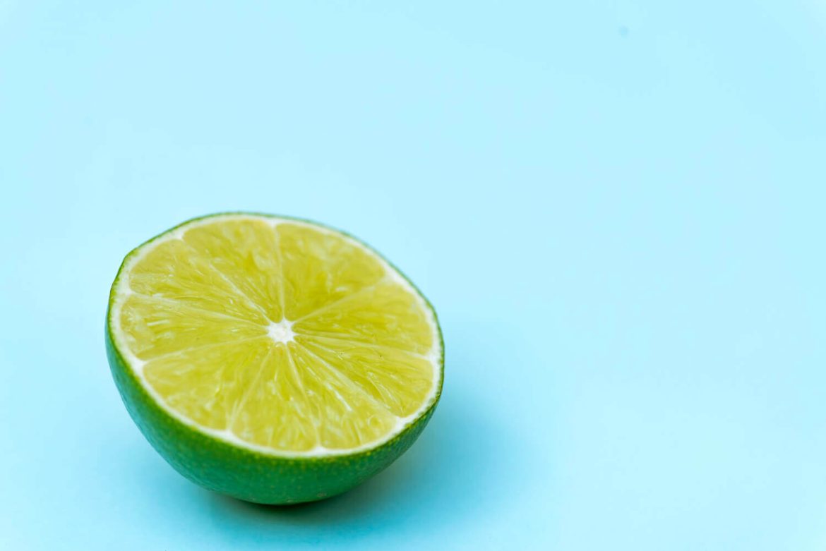 ¿Siempre te sobra medio limón? 6 formas fáciles de aprovecharlo antes de que se seque en la nevera