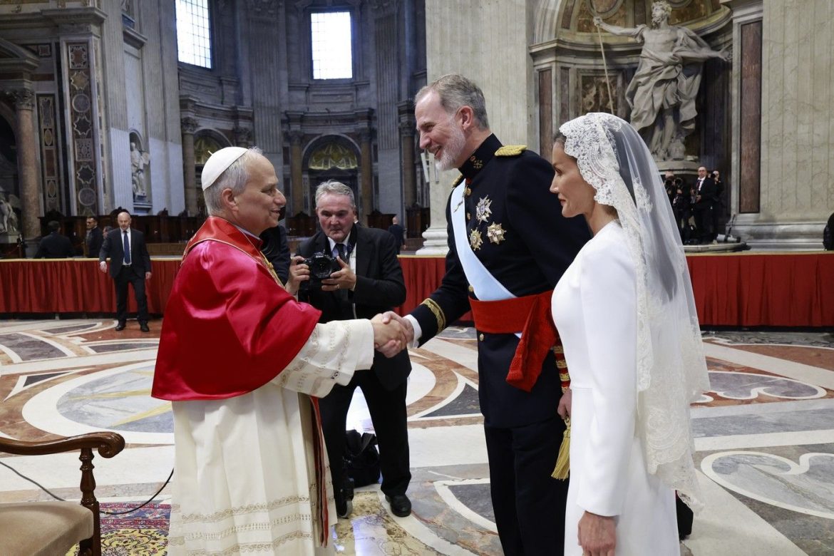 ​Felipe y Letizia visitarán por primera vez a León XIV en el Vaticano: una audiencia previa al viaje que traerá el papa a España en junio 