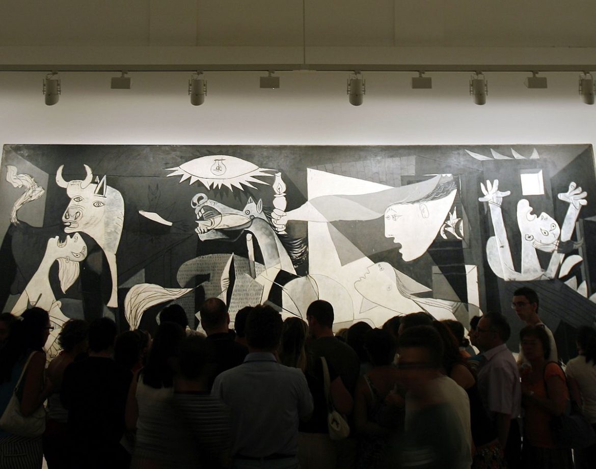 ​La ruinosa realidad del ‘Guernica’, un cuadro destrozado por sus viajes y su historia hasta el borde de la destrucción 