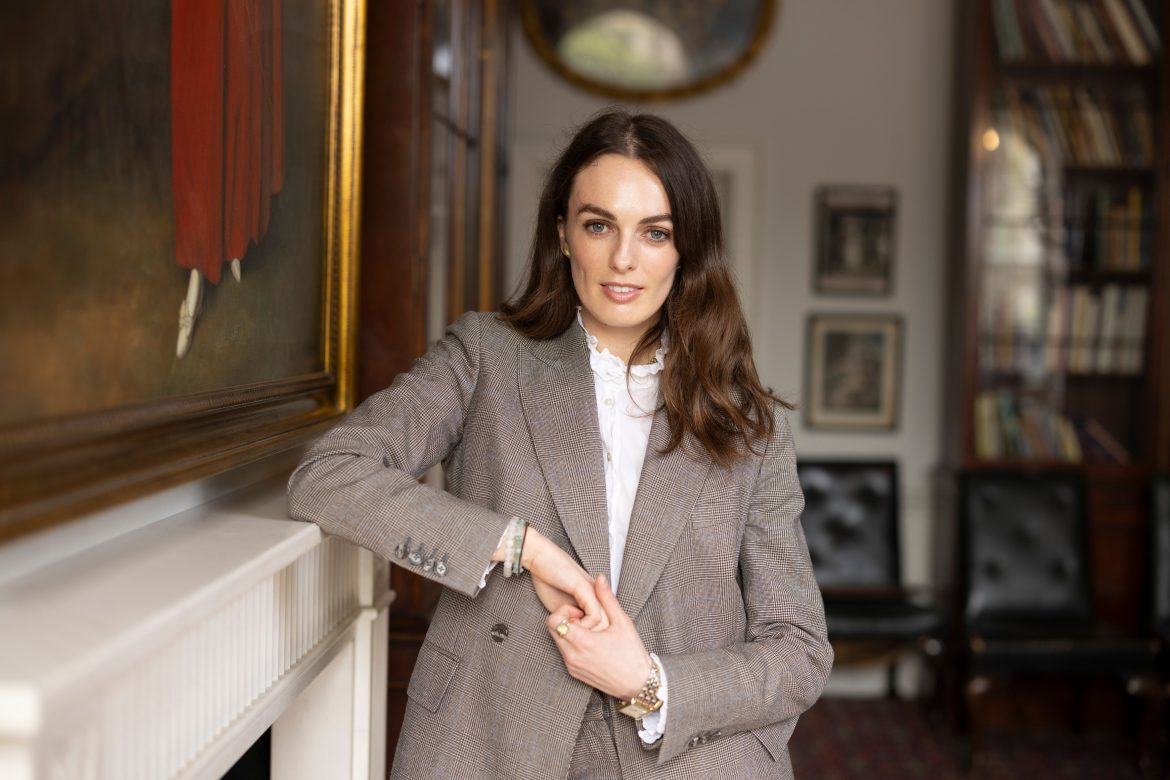 ​Lady Violet Manners: “Se podría perdonar que la gente que ve Downton Abbey o Los Bridgerton piense que seguimos viviendo así. Los dueños de casas históricas no están en la cama tomando el desayuno a las 11 y leyendo los periódicos” 