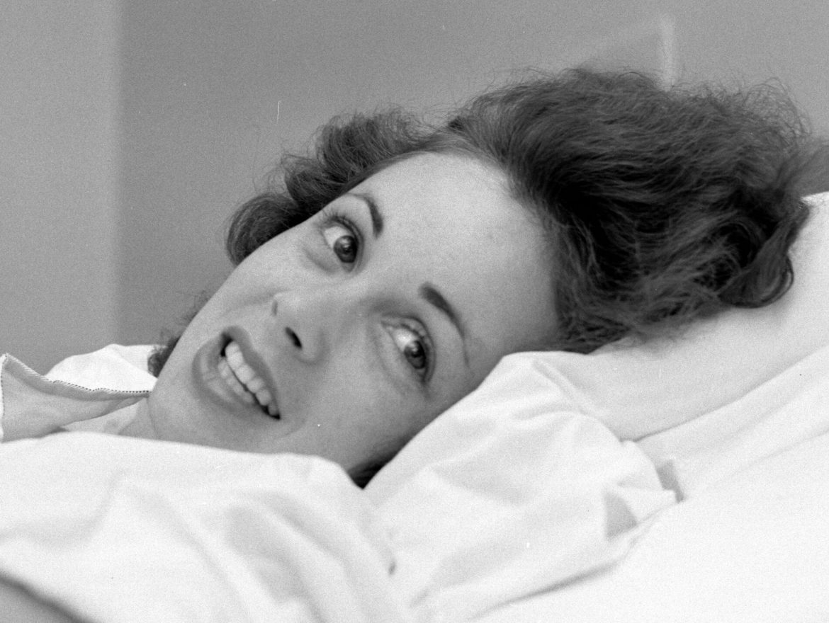 ​La actriz Caren Marsh Doll cumple 107 años: fue doble de Judy Garland, participó en El mago de Oz y Lo que el viento se llevó, y sobrevivió a un terrible accidente de aviación 