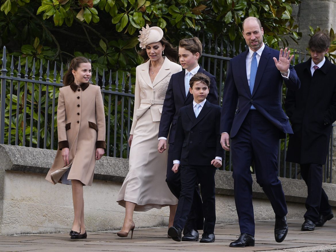 ​Guillermo y Kate regresan con sus hijos a un Domingo de Pascua marcado por la ausencia de la familia de Andrés Mountbatten-Windsor 