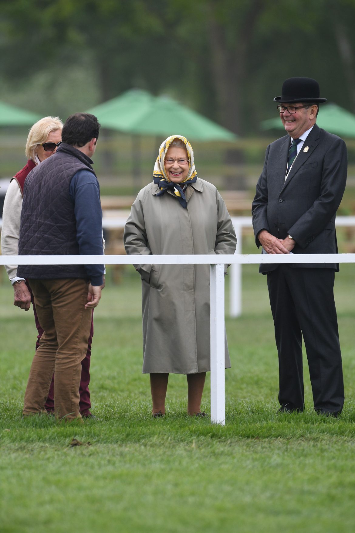 ​Los secretos del armario de Isabel II: era tan meticulosa que hasta sus bolsillos tenían “jerarquía” 