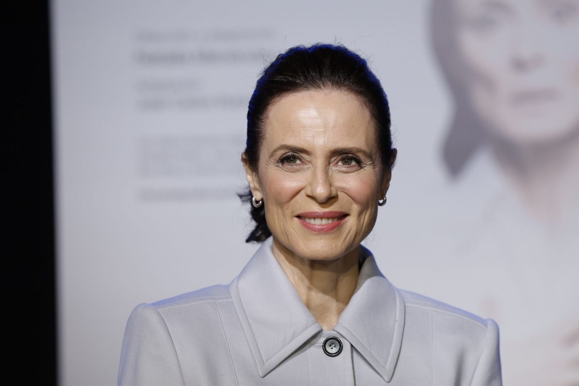 ​Aitana Sánchez-Gijón comparte una reflexión sobre el derecho a la intimidad: “Demandamos que una mujer a la que no conocemos nos dé explicaciones de por qué se da un beso con un hombre” 